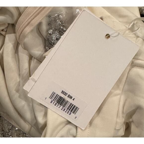 NWT Mac Duggal 5532 Embellished Illusion Cap Sleeve Column Gown Size 4 - Picture 12 of 14